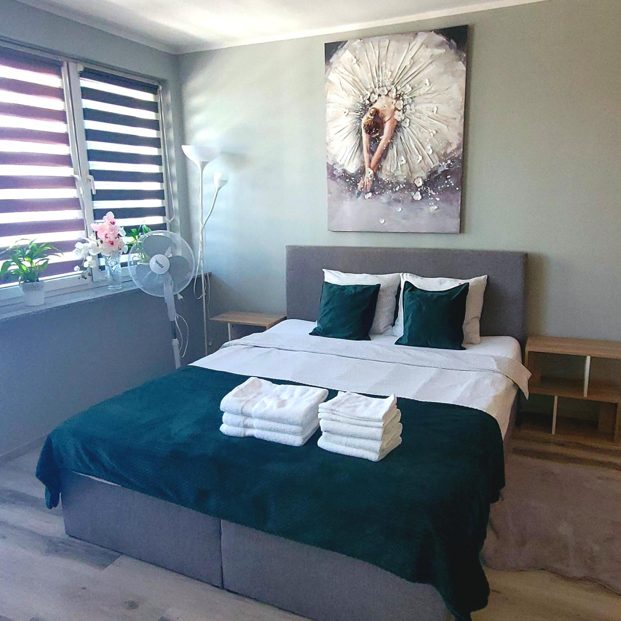 Apartament Centrum Chmielna Варшава Екстериор снимка